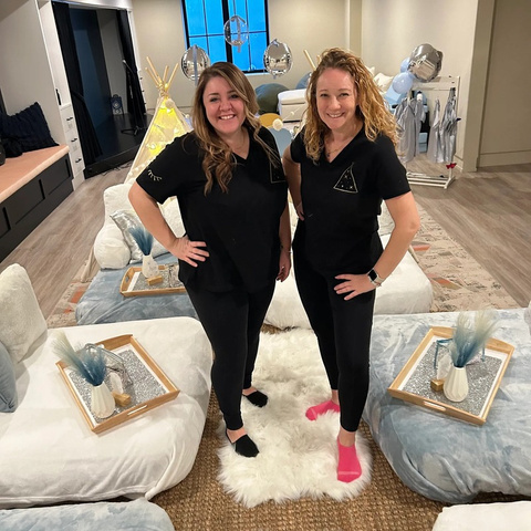 Glamping Inn co-founders Kristin and Hellen